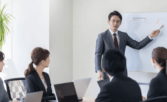 導入説明会を実施している様子